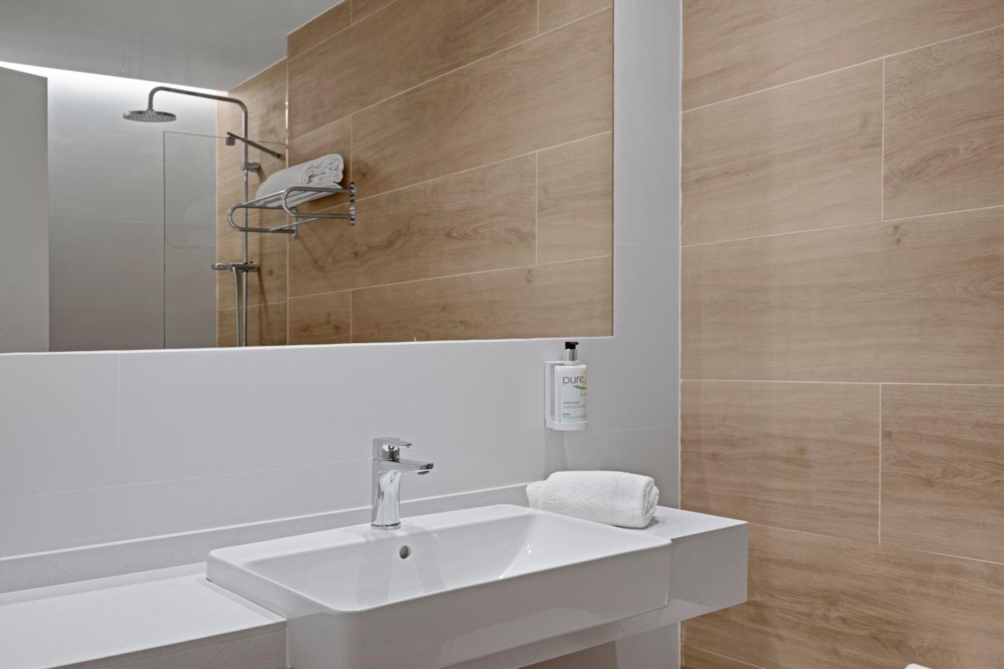 B&B Hotel Castro Urdiales Buitenkant foto